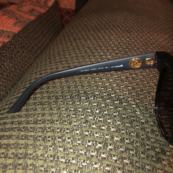 Black Gucci Sunglasses (no case) - Picture 3 of 4